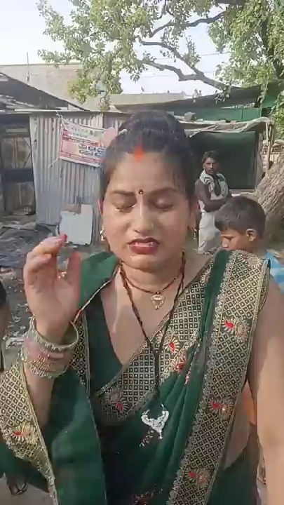 अमेठी में दिनदहाड़े महिला से बैग छीनकर भागे पल्सर सवार बदमाश
