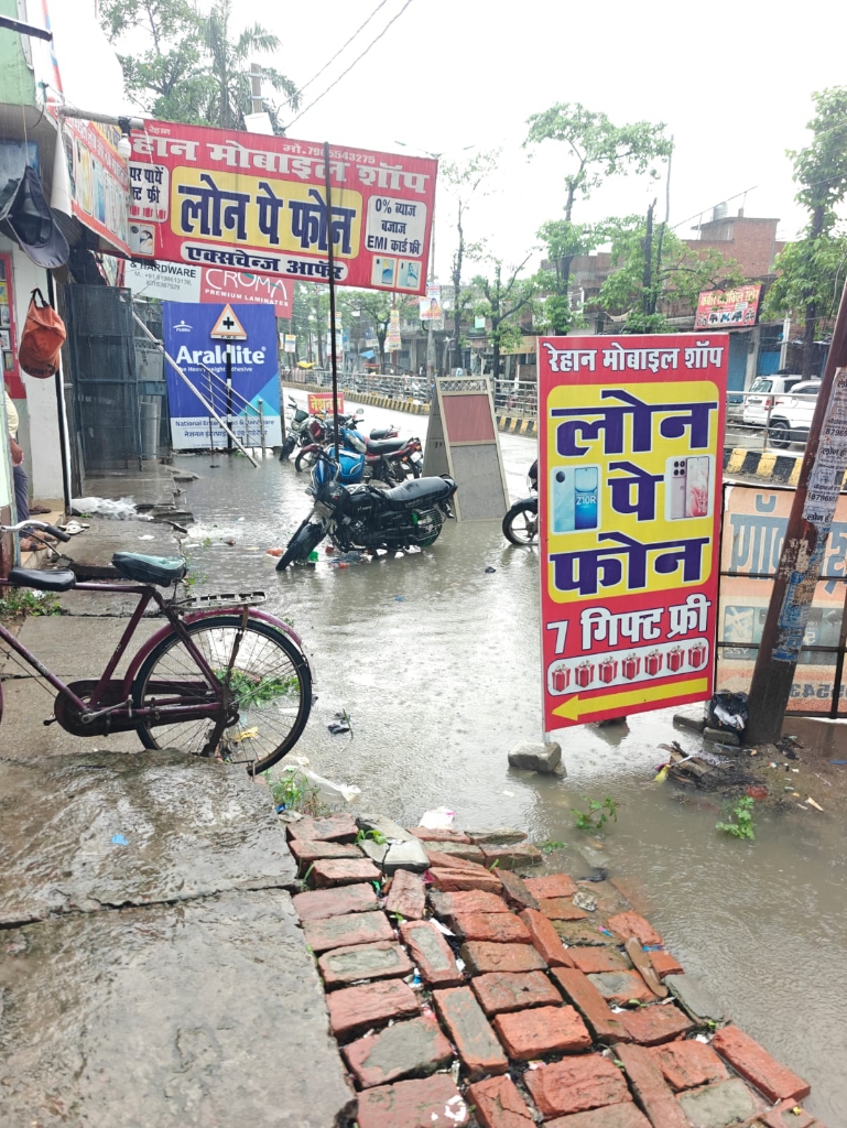नाला सफाई पर ₹10 लाख खर्च के बाद भी स्थिति जस की तस