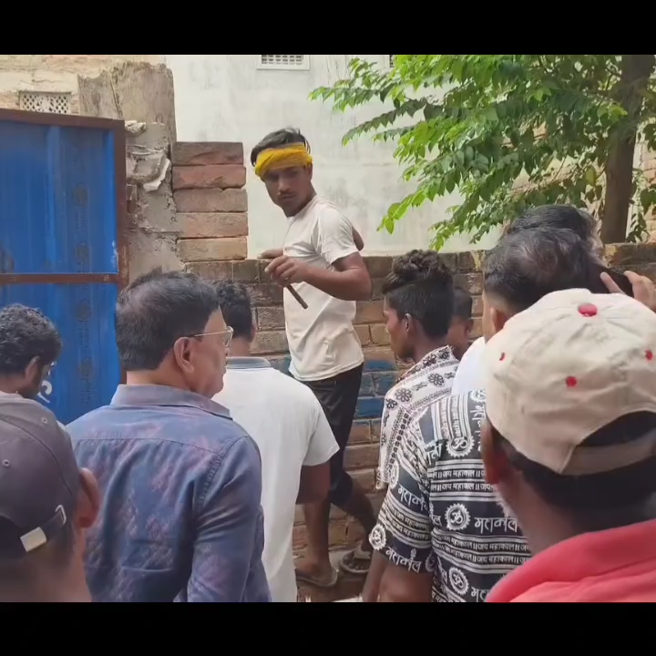 सरकारी रास्ते से गेट हटाने पर बवाल, भाजपा नेता ने लगाया आरोप