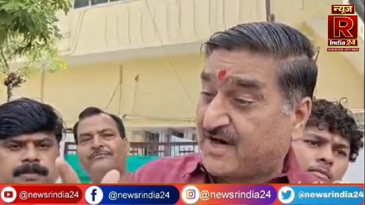 हिस्ट्रीशीटर को मंच पर देख भड़के भाजपा सांसद सतीश गौतम, कराएंगे एफआईआर