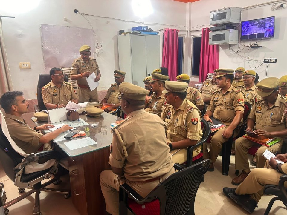 खलीलाबाद क्षेत्राधिकारी ने लिया विवेचकों का अर्दली रूम, दिए कड़े निर्देश