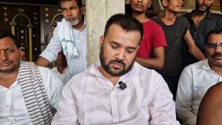 राजेश हत्याकांड के परिजनों से मिलने पहुंचे पूर्व प्रत्याशी किशोर कुणाल