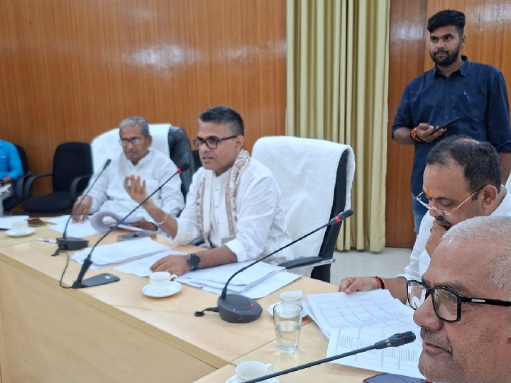 विधायक माधव आनंद ने पेश किया 8 महीने के विकास कार्यों का रिपोर्ट कार्ड