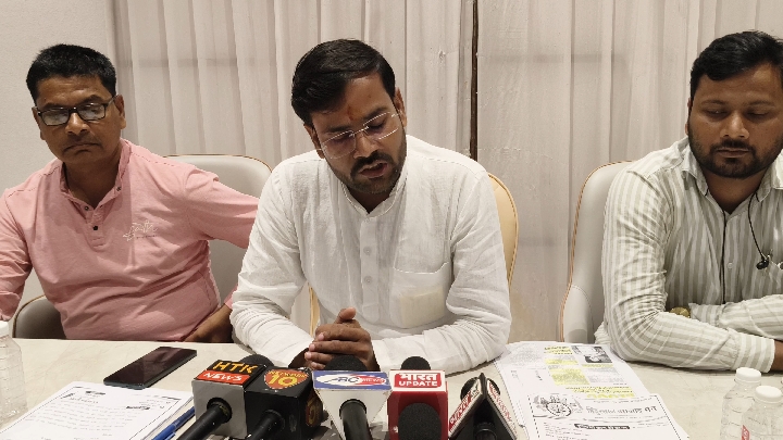 मुकेश पाल ने अखिलेश यादव पर लगाए हत्या के गंभीर आरोप