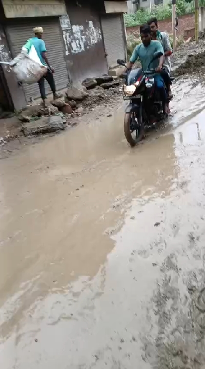 गुरुपूर्णिमा से पहले मौत का रास्ता बना मुड़िया परिक्रमा मार्ग