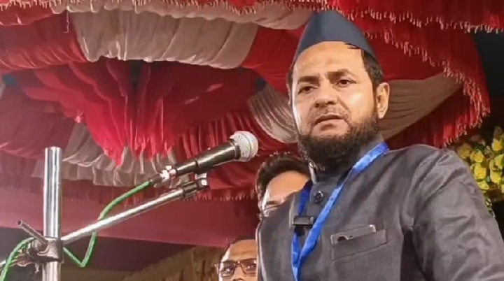 'श्री कृष्ण भी पढ़ते थे नमाज़', मौलाना के विवादित बयान पर भारी बवाल
