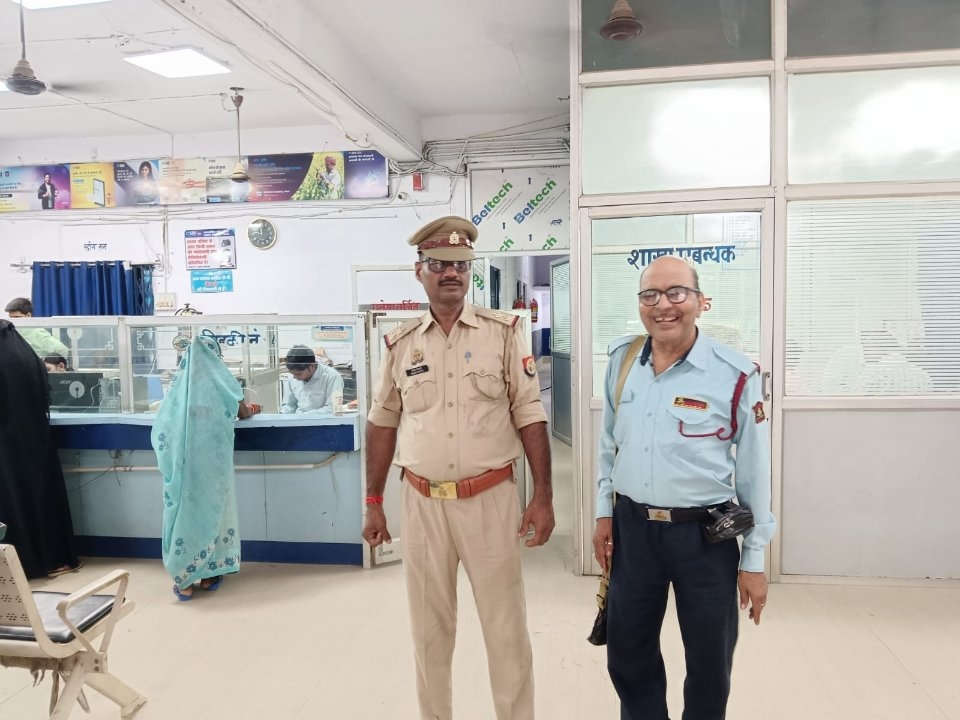 महुली पुलिस ने बैंकों और एटीएम में चलाया सघन सुरक्षा चेकिंग अभियान