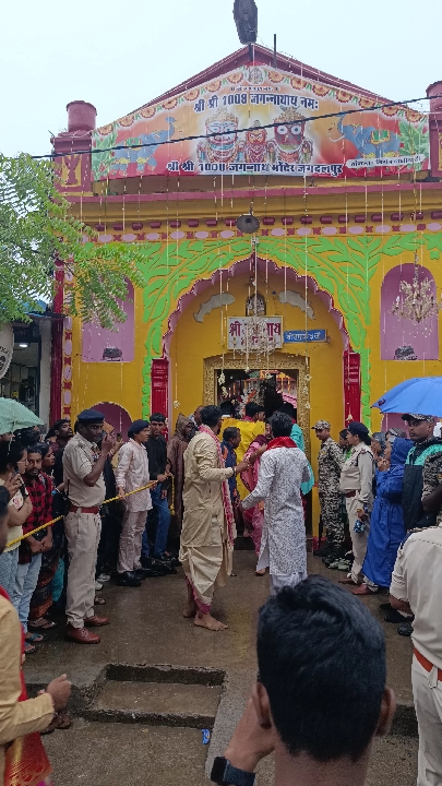 रथ में विराजमान हुए भगवान जगन्नाथ, शुरू होगा राजा का झाड़ू कार्यक्रम
