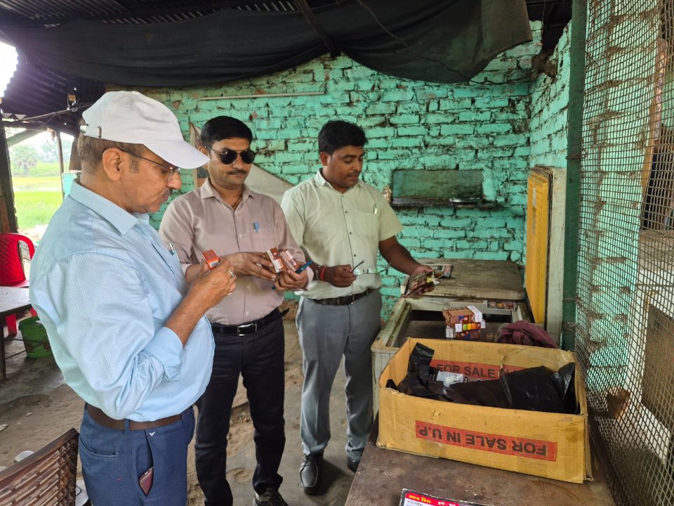 एक्सपायर मसालों से भोजन बनाते पकड़ा गया ढाबा, मिली कड़ी चेतावनी