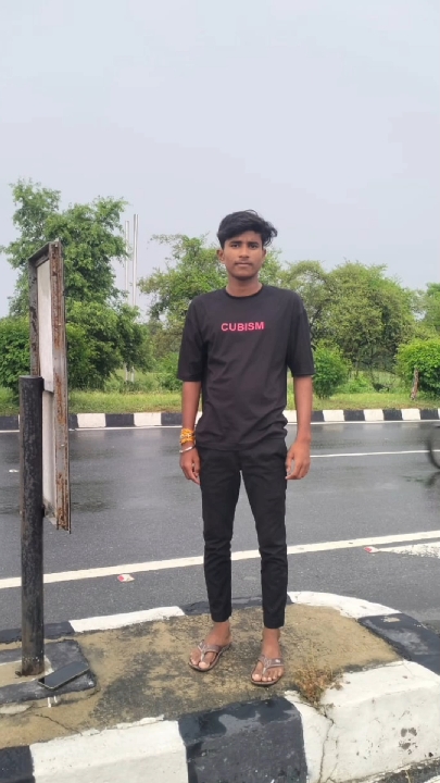 मजदूरों को खाना देने जा रहे किशोर की वज्रपात से मौत