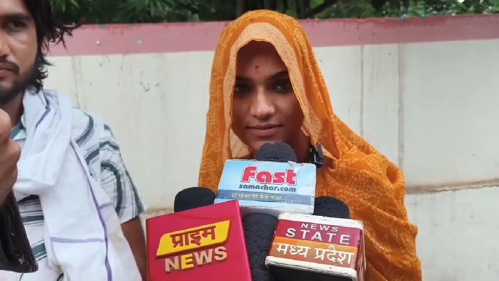 ग्वालियर में शादी कर शिवपुरी के नवदंपती ने एसपी से मांगी सुरक्षा