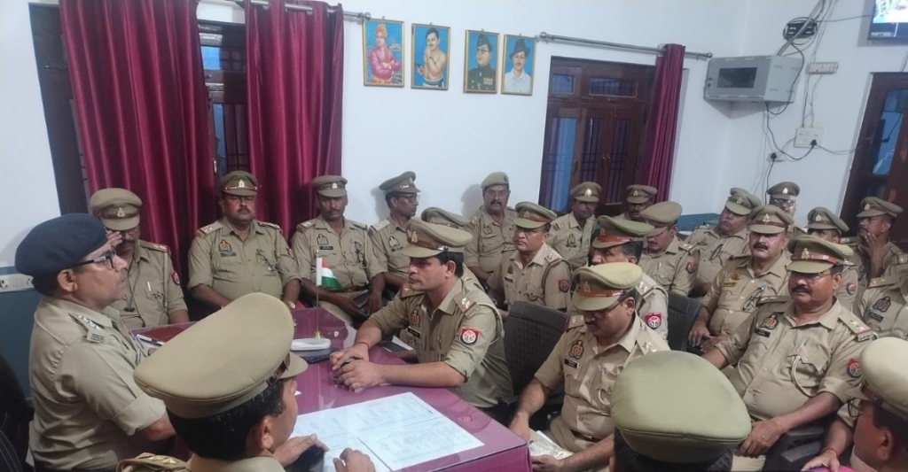 मेहदावल सर्किल में पुलिस का सख्त एक्शन, लापरवाही पर कड़े निर्देश