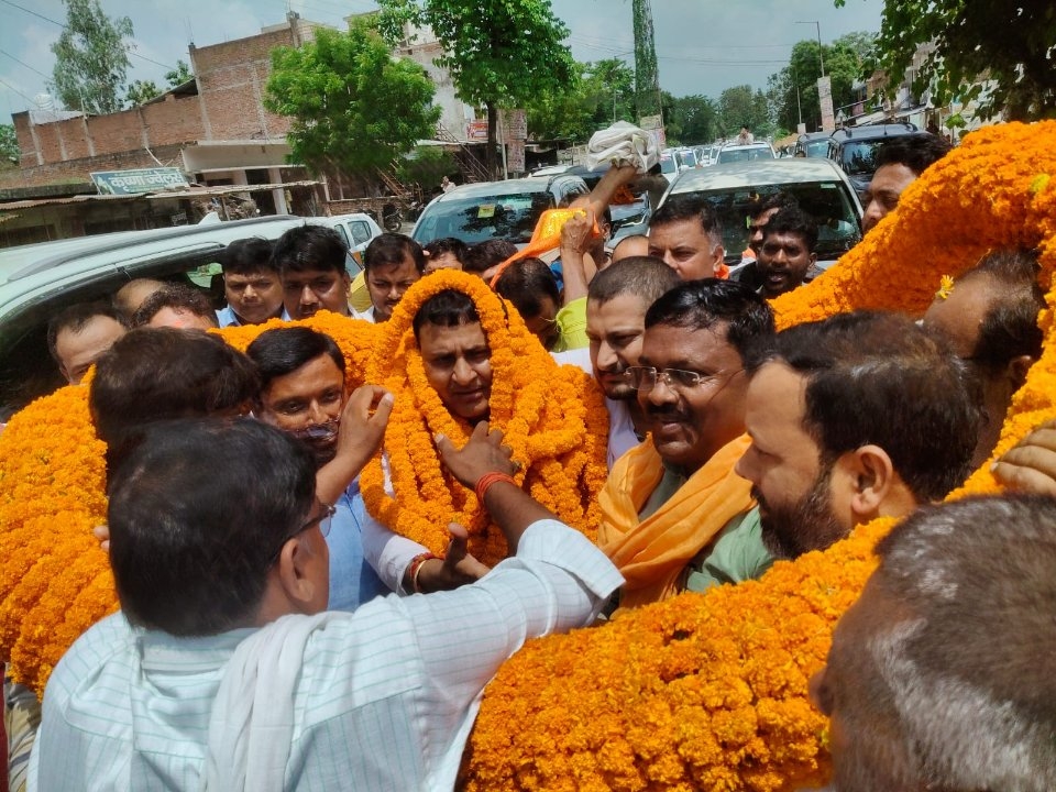 रमेश सिंह के धनघटा आगमन पर उमड़ा भाजपा कार्यकर्ताओं का भारी जनसैलाब