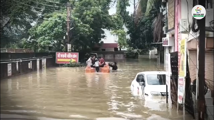 भारी बारिश से बिलासपुर में मचा हाहाकार, सड़कें बनीं तालाब