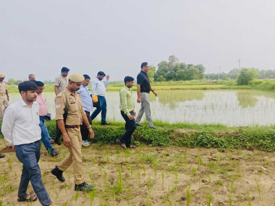 जिलाधिकारी आलोक कुमार ने भूमि संरक्षण कार्यों का किया निरीक्षण