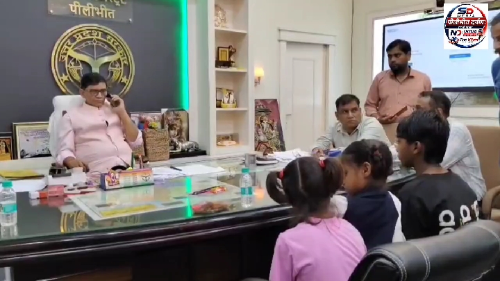मासूम बच्चों पर ऐसे पसीजा जिलाधिकारी का दिल जैसे कृष्ण का सुदामा पर