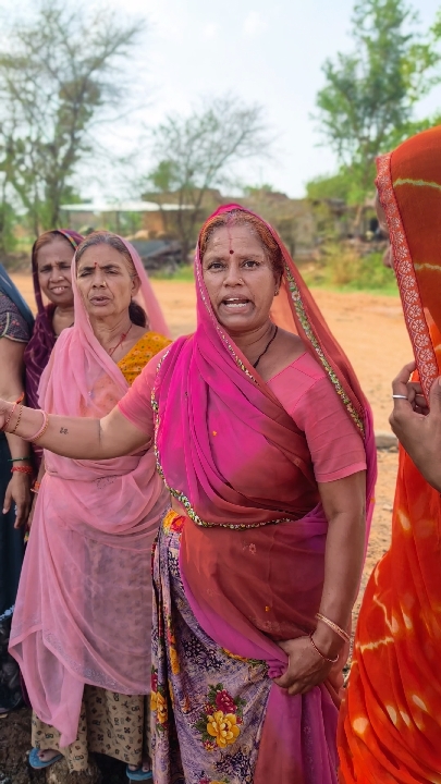 स्नानागार नहीं बना तो नहीं देंगे वोट, ग्रामीणों की पंचायत को चेतावनी