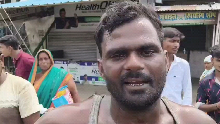 पुलिस पर मारपीट का आरोप लगा डंपर चालक ने किया हंगामा