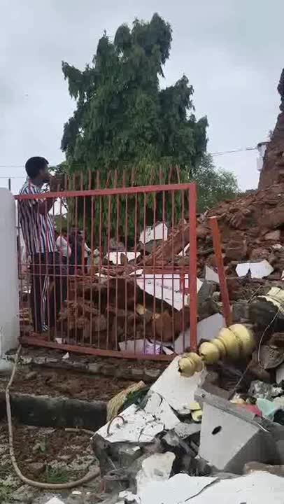 बरसात में ढहा बाबा बैजूनाथ मंदिर का गुंबद, जहां आए थे योगी
