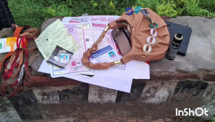 बेटे के कान से एयरबड्स निकालते खुली नींद, लिपिक के घर चोरी