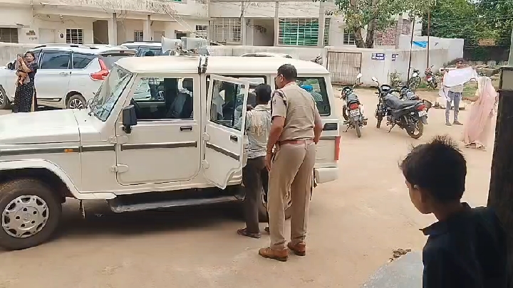 मऊगंज में अनियंत्रित होकर डिवाइडर से टकराई बाइक, युवक की मौत और बालक गंभीर