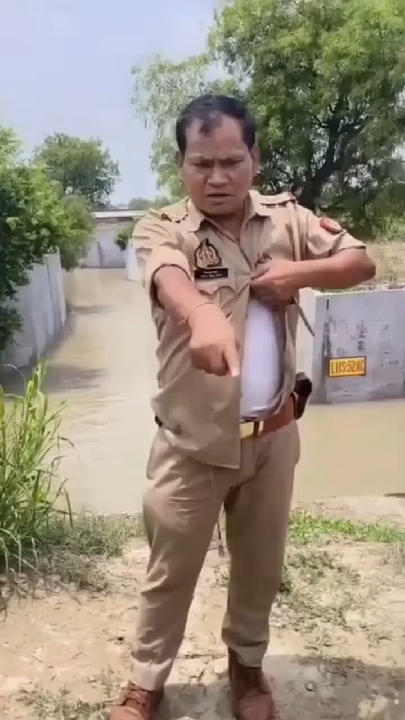 वर्दी उतारकर गहरे पानी में उतरे सब-इंस्पेक्टर, जांबाजी की हर तरफ सराहना