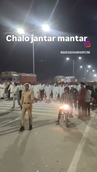 सड़कों पर उतरे देश के पढ़े-लिखे युवा, नहीं सुन रही सरकार