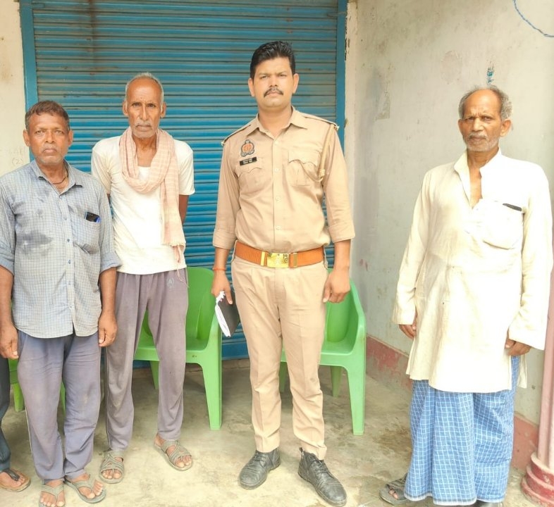 बुजुर्गों की सुरक्षा के लिए आगे आई देवरिया पुलिस, किया सीधा संवाद