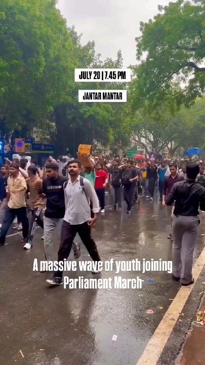 ये भीड़ नहीं बदलाव की दस्तक है, युवाओं में दिखा भारी जोश