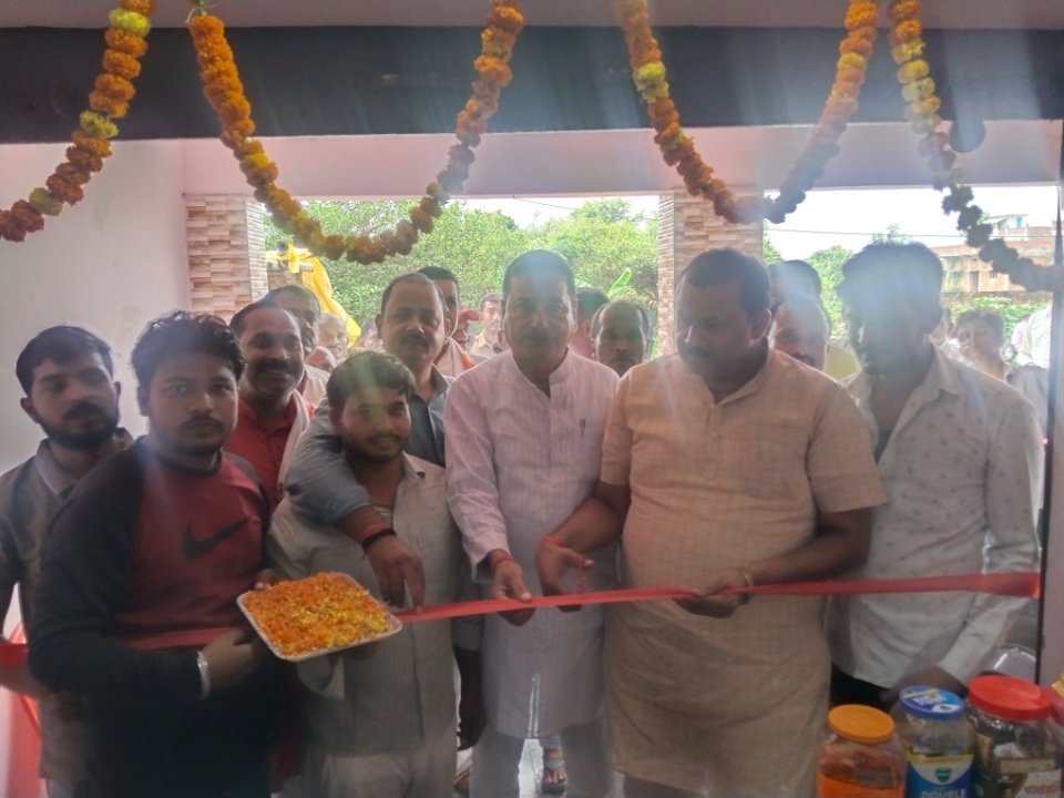 विधायक प्रदीप शुक्ला ने किया दया शंकर मेडिकल स्टोर का भव्य उद्घाटन