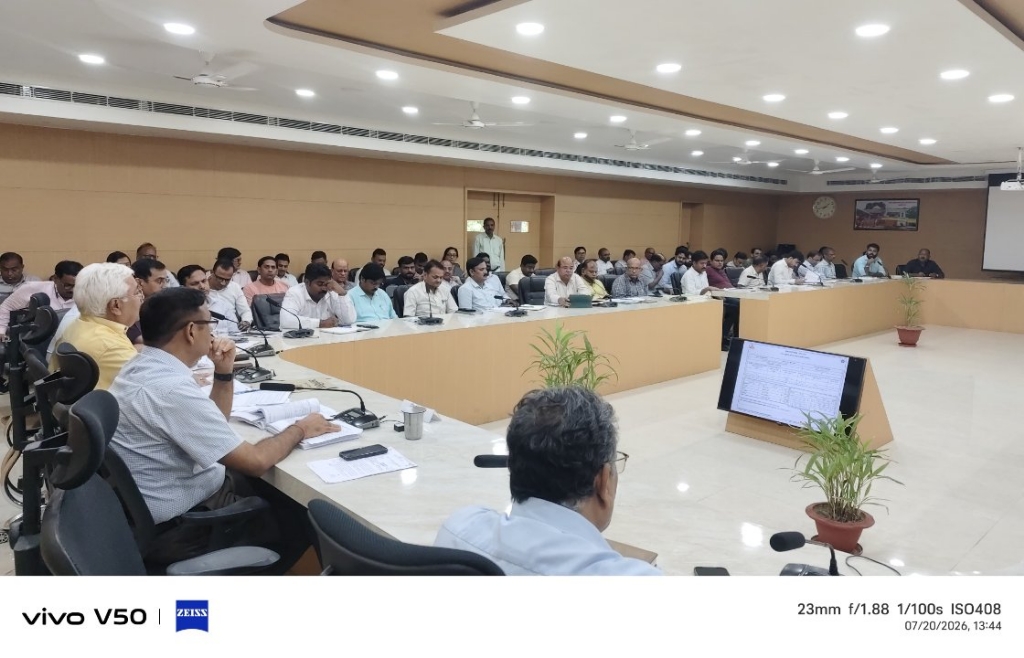 विकास कार्यों की समीक्षा बैठक में डीएम ने गुणवत्ता और प्रगति के दिए निर्देश