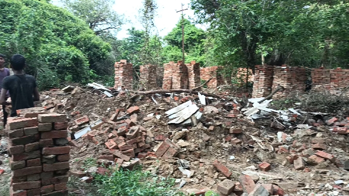 ₹600 में ईंटें साफ करने को मजबूर मासूम, कताई मिल में बालश्रम
