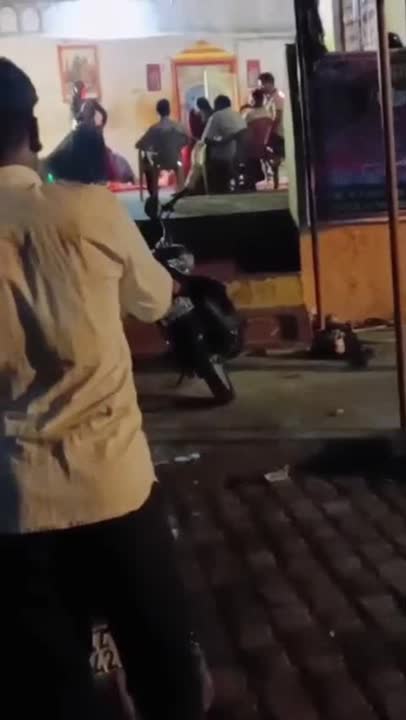 काली माता मंदिर में बार बालाओं का डांस, श्रद्धालुओं में भारी आक्रोश