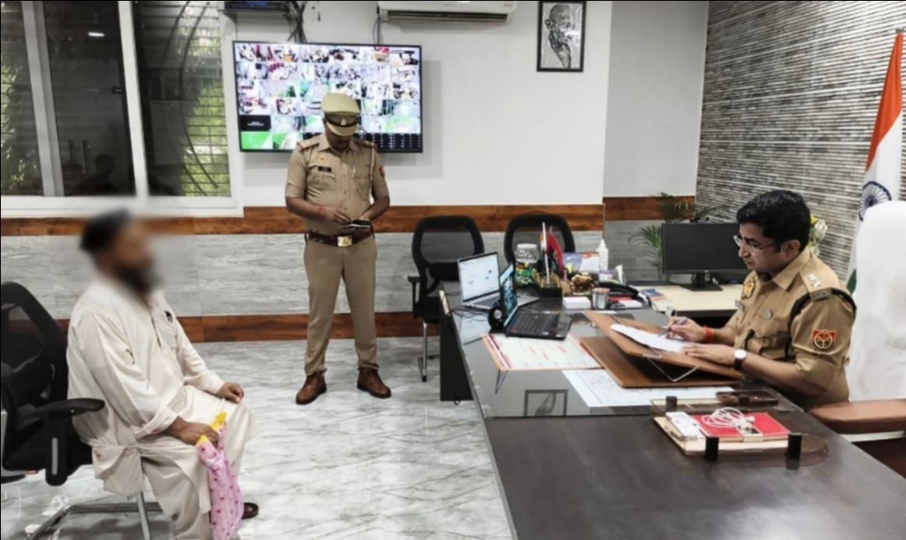 एसपी संदीप कुमार मीना ने सुनीं फरियादियों की समस्याएं, दिए त्वरित निर्देश