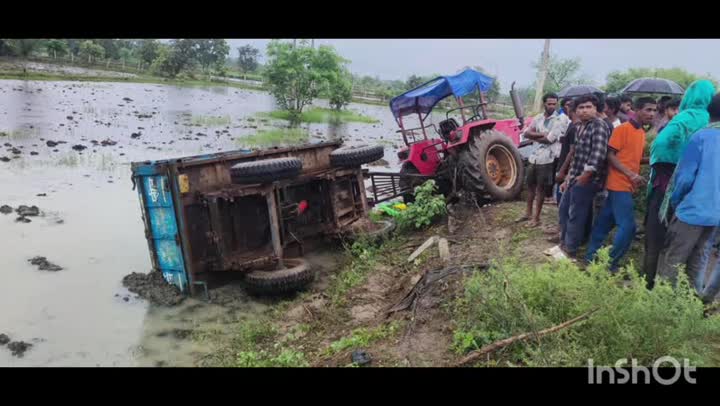 रोपा लगाने जा रहे मजदूरों का ट्रैक्टर पलटा, दो महिलाओं की मौत