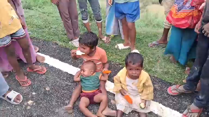 तीन मासूम बच्चों को बीच रास्ते में छोड़कर फरार हुए परिजन