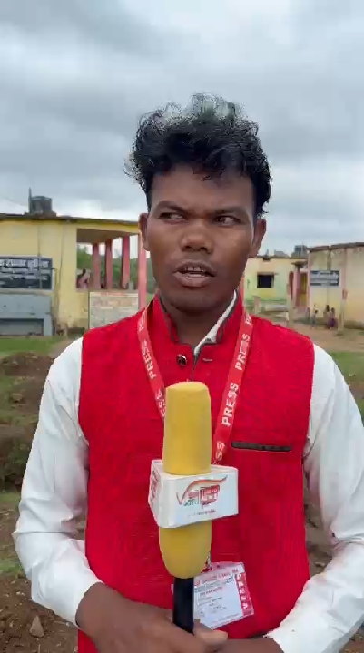 बाउंड्री वॉल निर्माण के लिए कमीशन की मांग, मण्डला के अधिकारी घिरे