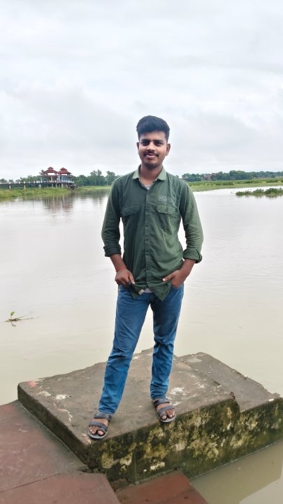 गांव की लाइट के प्रति दिखा विवेक कुमार गिरी का असर
