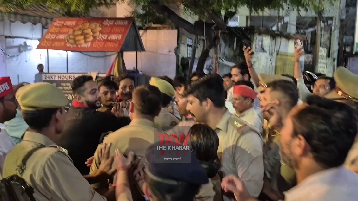 अखिलेश यादव हिरासत में, गोरखपुर में पुलिस और सपा की झड़प