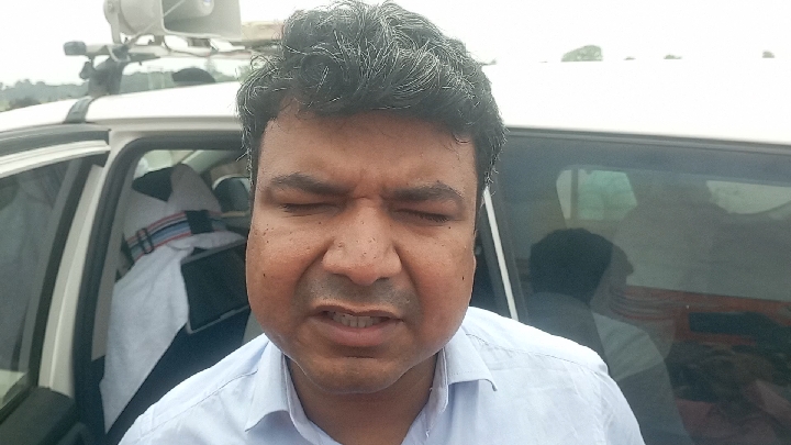 विशेष सहयोग शिविर में डीएम ने शिक्षा व आवेदनों पर दी जानकारी