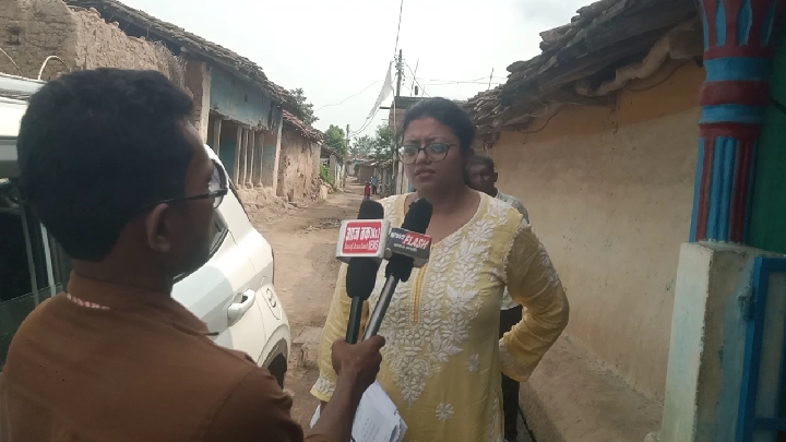 गरीबों का राशन गोलमाल, समिति प्रबंधक और सेल्समैन पर फूटा आक्रोश