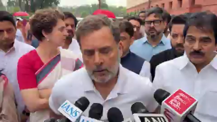 मोदी सरकार पर बरसे राहुल गांधी, कहा- छात्र भविष्य खो रहे और मंत्री कुर्सी