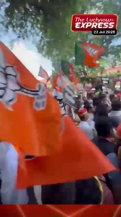 छात्रों के पक्ष में बीजेपी का प्रदर्शन, कांग्रेस पर भड़काने का आरोप