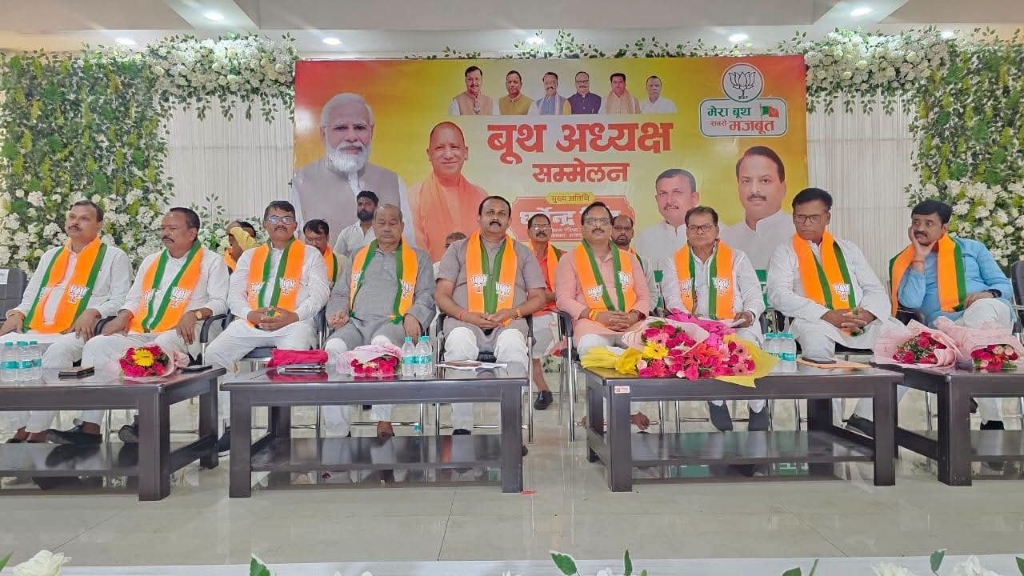 सहजनवाँ में बूथ अध्यक्ष सम्मेलन संपन्न, 'बूथ जीता, चुनाव जीता' का संकल्प