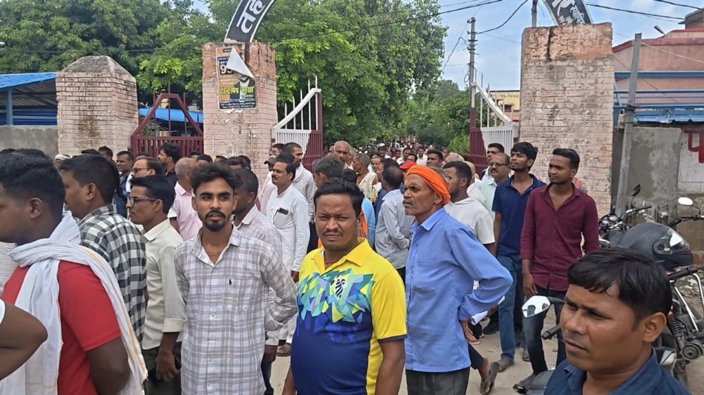 10 हजार रुपये रिश्वत लेते रंगे हाथ पकड़ा गया चकबंदी लेखपाल