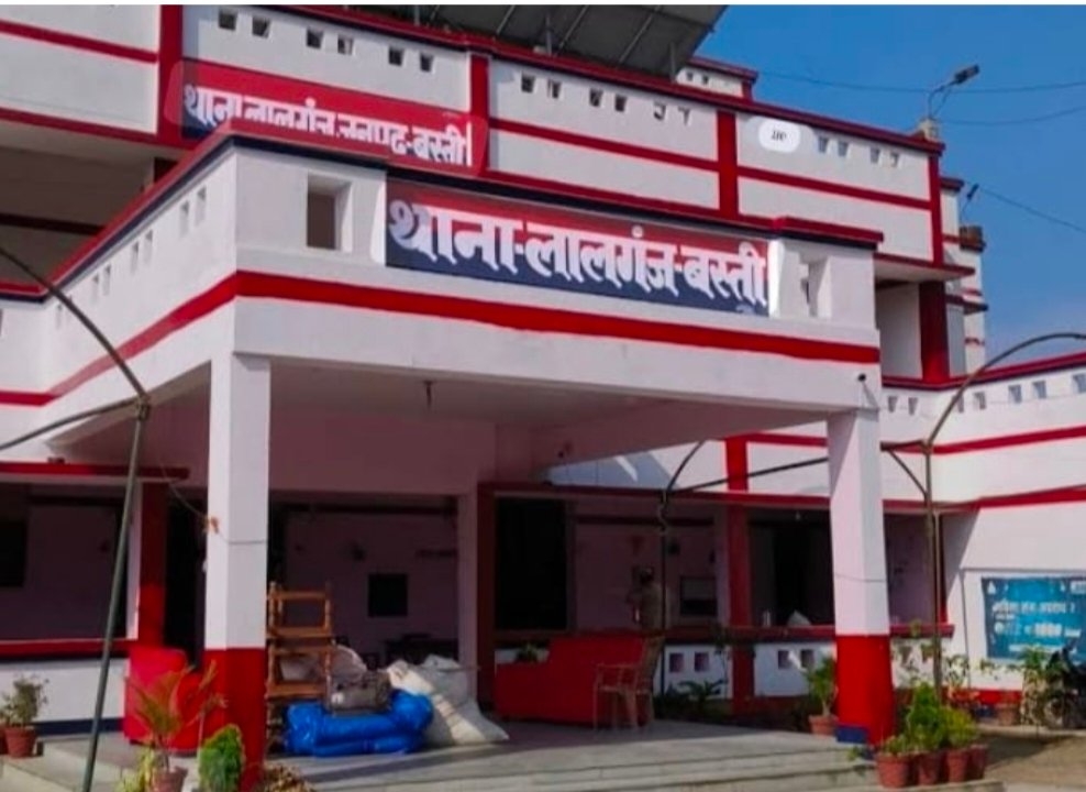 बस्ती में दो बाइकों की भिड़ंत में चार युवक घायल, दो जिला अस्पताल रेफर