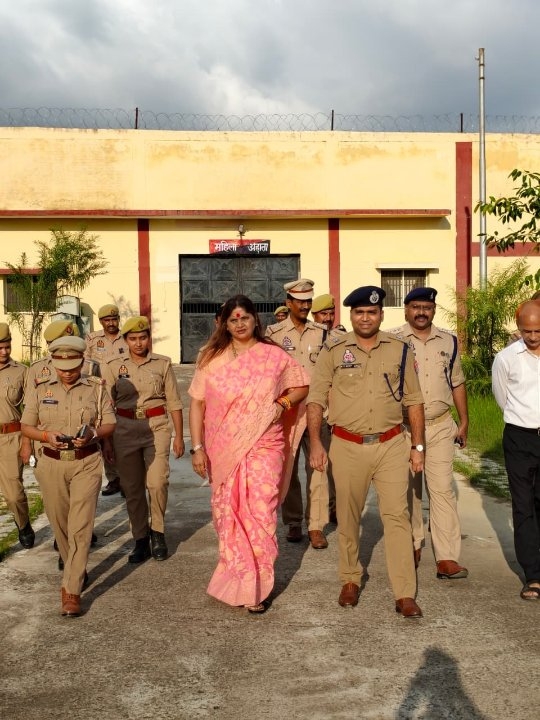 महिला बंदियों का हाल जानने जिला कारागार पहुंचीं राज्य महिला आयोग अध्यक्ष