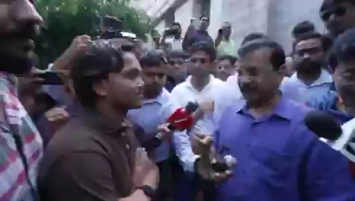 जंतर मंतर पर सीजेपी का प्रदर्शन जारी, केजरीवाल ने युवाओं से की बात