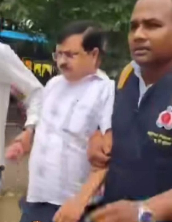 10 हजार रुपये की रिश्वत लेते रंगेहाथ दबोचा गया चकबंदी लेखपाल