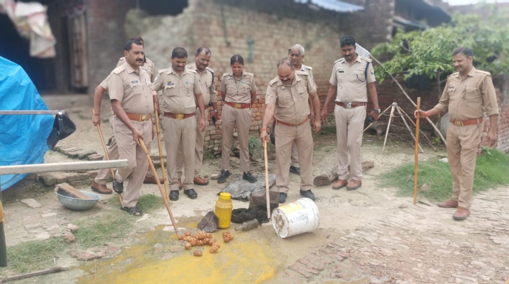 235 किलो महुआ लहन नष्ट, अवैध शराब के खिलाफ आबकारी विभाग की कार्रवाई